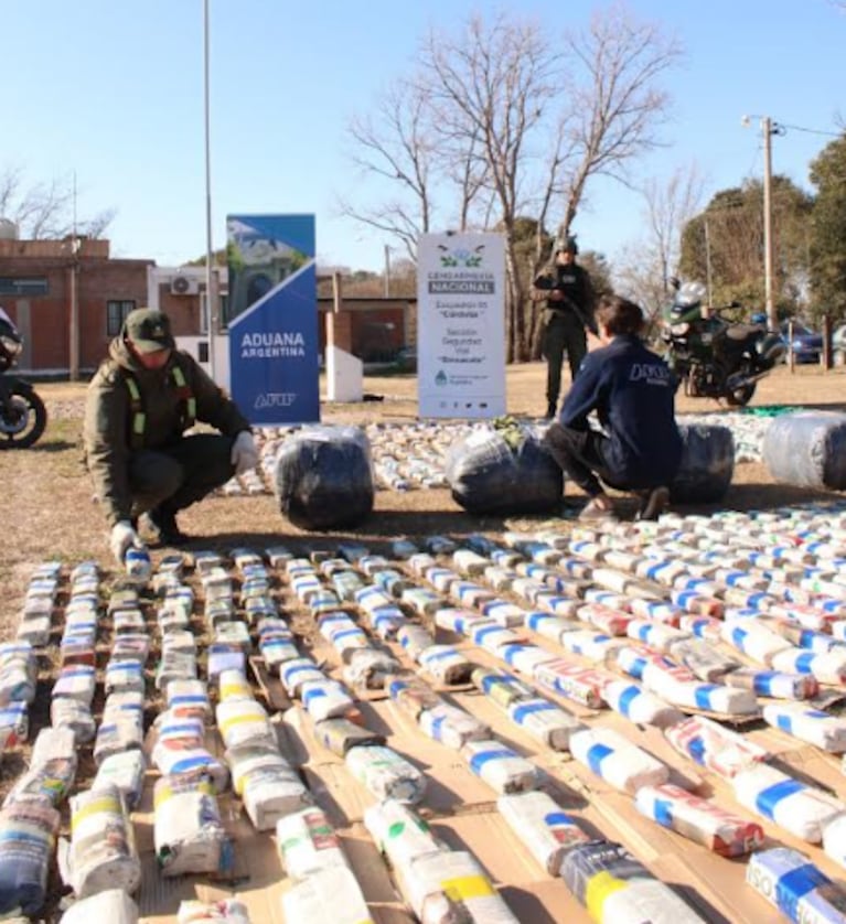 Los paquetes fueron secuestrados por contener material sospechoso.