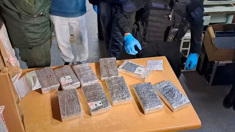 Los paquetes llevaban el sello de un delfín, marca del narco Delfín Castedo.