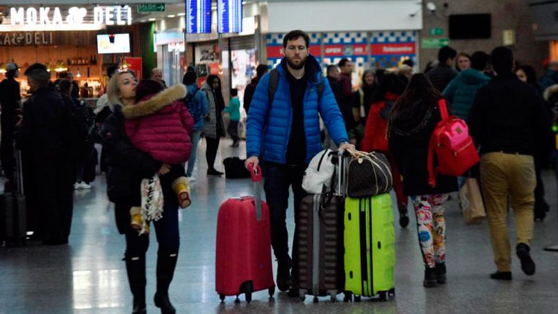 Los pasajeros de Flybondi se vieron obligados a cambiar sus planes.