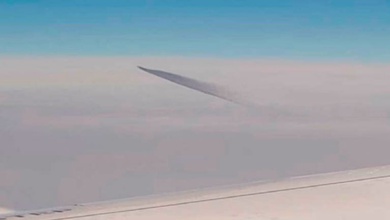 Los pasajeros filmaron todo desde la ventanilla del avión.