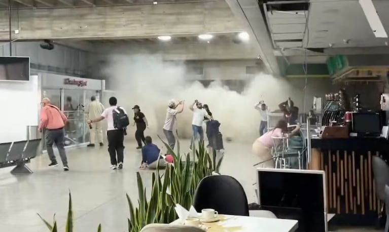 Los pasajeros vivieron momentos de máxima tensión en el aeropuerto.