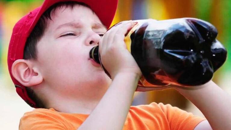 Los peligros detrás de las bebidas azucaradas o edulcoradas