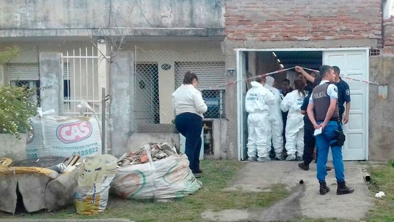 Los peritos trabajaron en la casa de San Nicolás donde Mesías mató a su madre. 