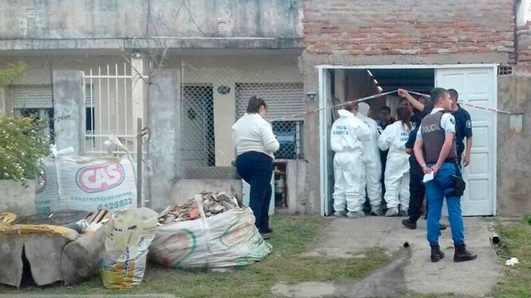 Los peritos trabajaron en la casa de San Nicolás donde Mesías mató a su madre.