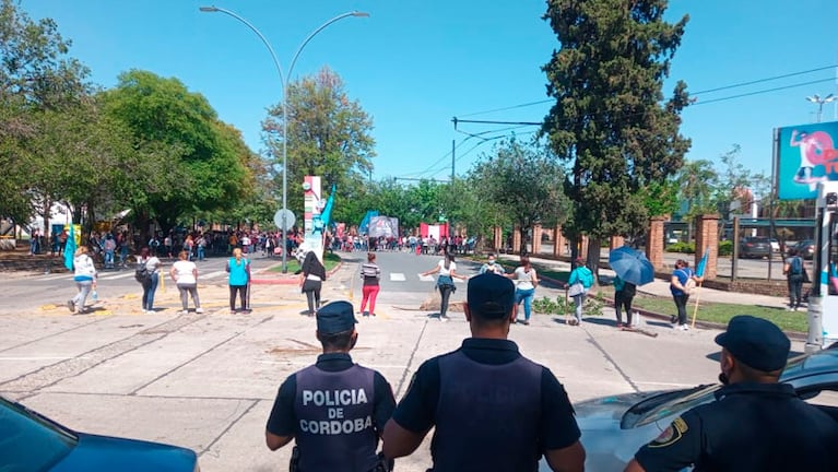 Los piqueteros exigieron la entrega de bolsones de alimentos.