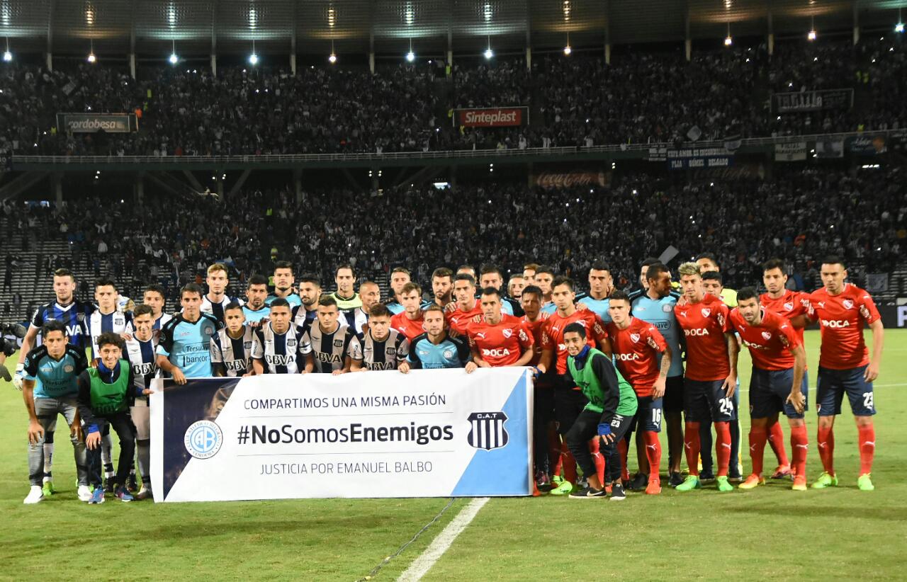 Los planteles de Talleres, Belgrano e Independiente pidieron paz tras la muerte de Emanuel Balbo. Foto: Lucio Casalla / ElDoce.tv.