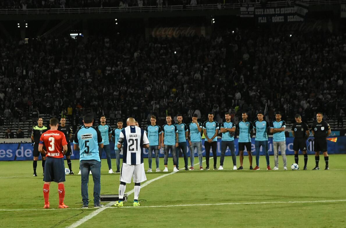 Los planteles de Talleres, Belgrano e Independiente pidieron paz tras la muerte de Emanuel Balbo. Foto: Lucio Casalla / ElDoce.tv.