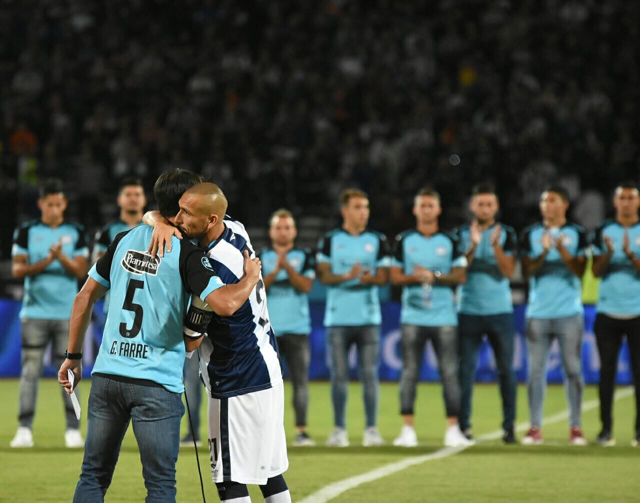 Los planteles de Talleres, Belgrano e Independiente pidieron paz tras la muerte de Emanuel Balbo. Foto: Lucio Casalla / ElDoce.tv.