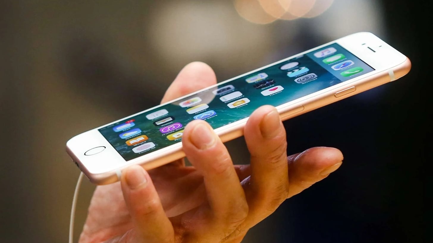 Los precios de los teléfonos de alta gama descenderán con la quita de aranceles.