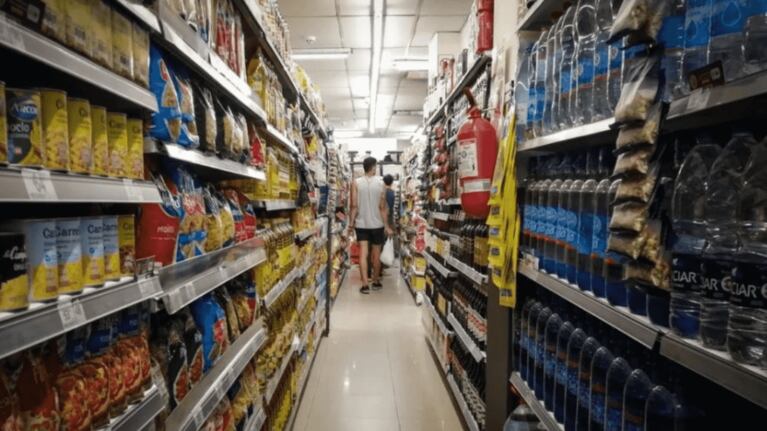 Los precios en dólares podrán aparecer en las góndolas de todo el país.
