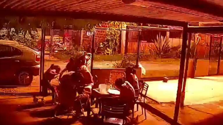 Los presentes salieron corriendo y tuvieron que refugiarse.