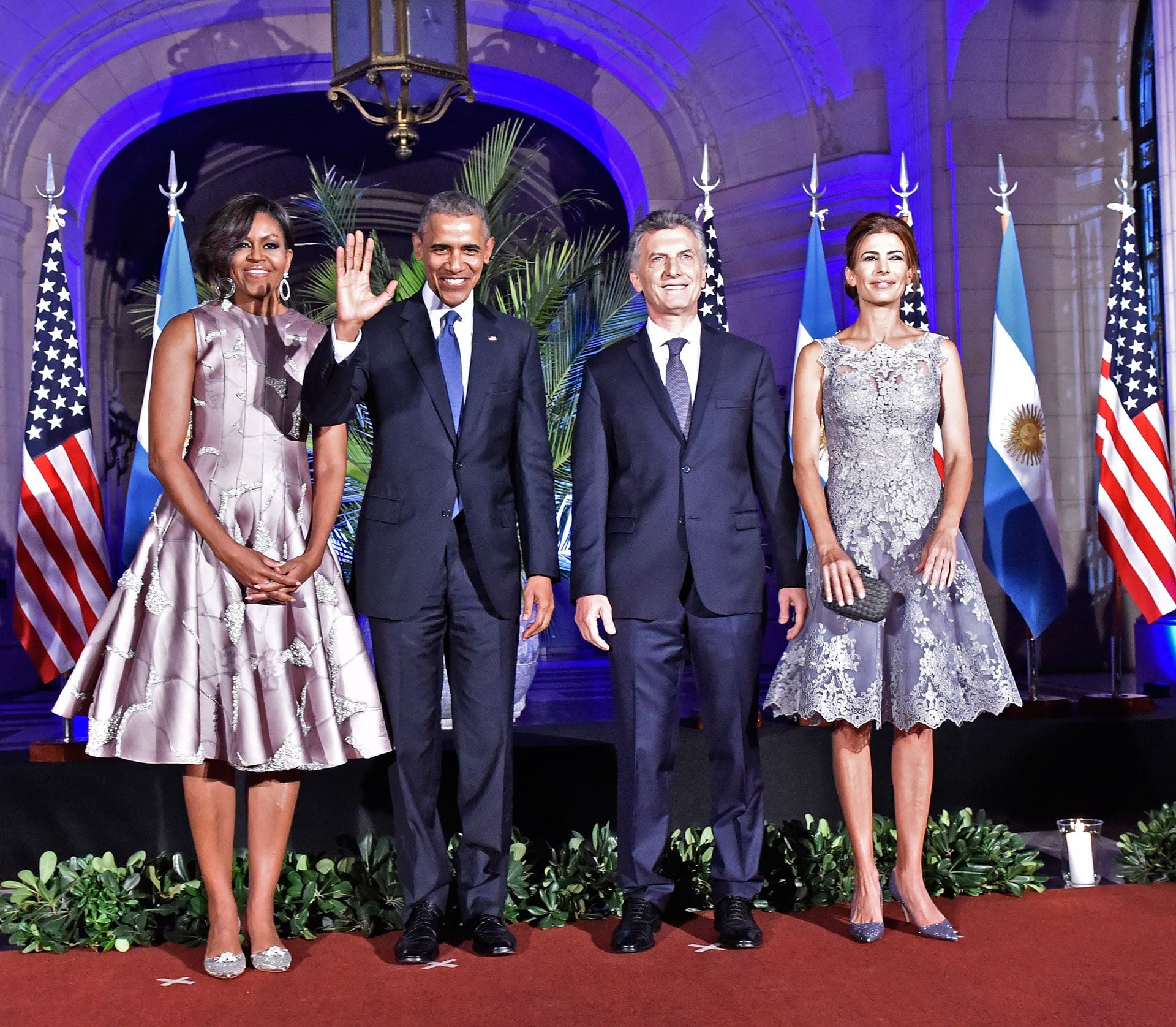 Los presidentes Obama y Macri junto a sus mujeres.