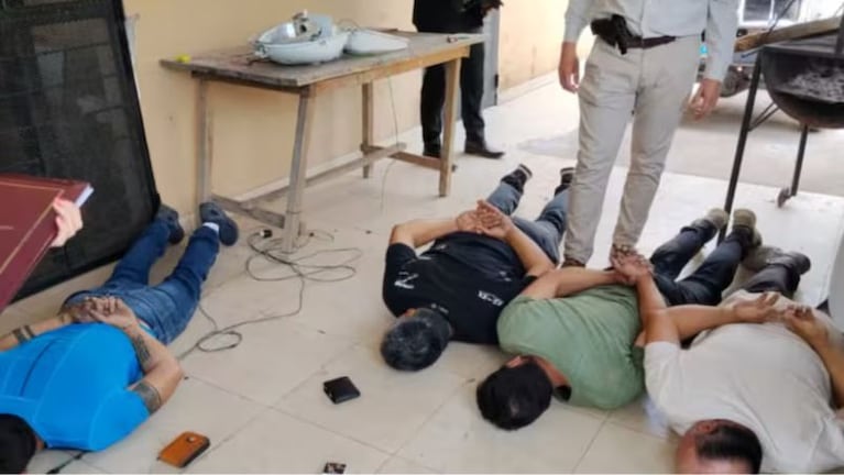 Los presos trabajaban en la obra de una casa de veraneo del comisario despedido.