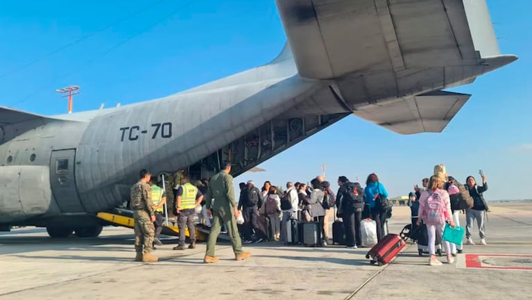 Los primeros argentinos aterrizaron en Ezeiza este sábado. Foto: Cancillería.