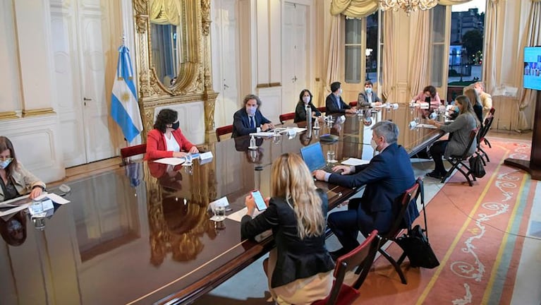 Los principales ministros y 21 especialistas se juntaron en Casa Rosada.