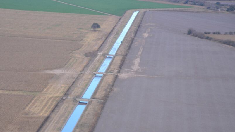 Los productores mantienen los canales de riego que vienen de Los Molinos.