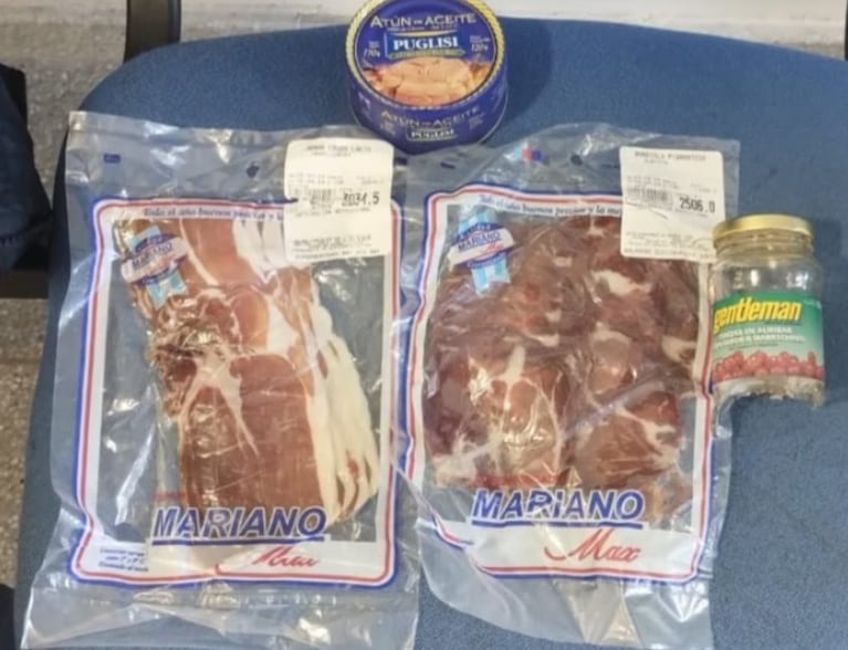 Los productos que se robó Kraisman del supermercado Mariano Max.