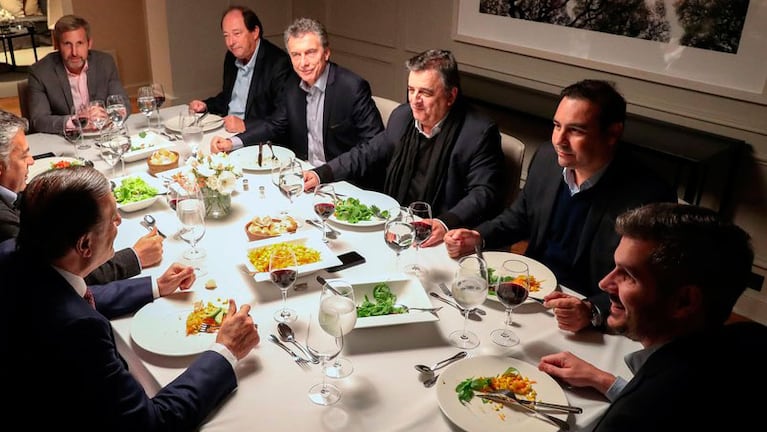 Los radicales rodearon al Presidente en la cena de Olivos. 