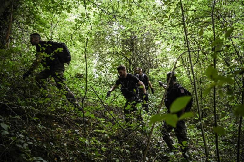 Los rastrillajes se llevan a cabo en una zona poco accesible.