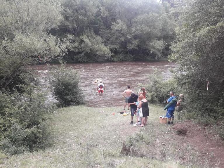 Los Reartes: estaban en el río, vino la creciente, quedaron aislados y tuvieron que rescatarlos