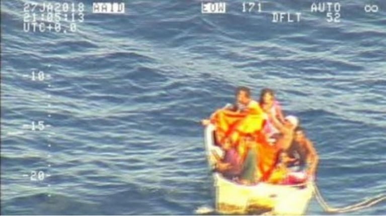 Los rescataron con vida tras una semana a la deriva 