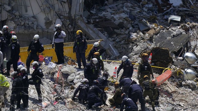 Los rescatistas cambiaron la estrategia de búsqueda a dos semanas de la tragedia.