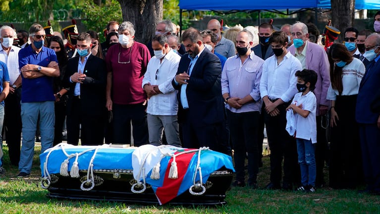 Los restos de Carlos Menem fueron inhumados con el rito islámico.
