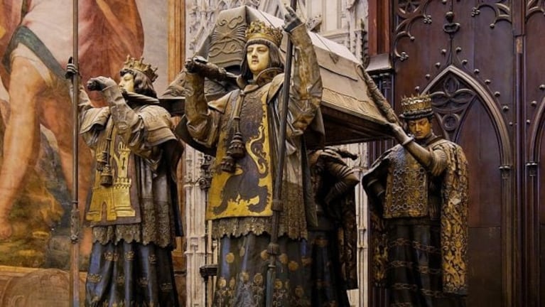 Los restos de Colón yacen en la Catedral de Sevilla.