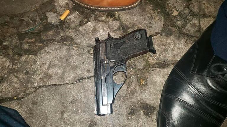 Los restos genéticos estaban presentes en el gatillo, la empuñadura y en la corredera.