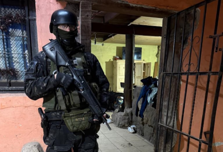 Los revisaron en un control y tenían droga: los detuvieron, allanaron sus casas y había más sustancias