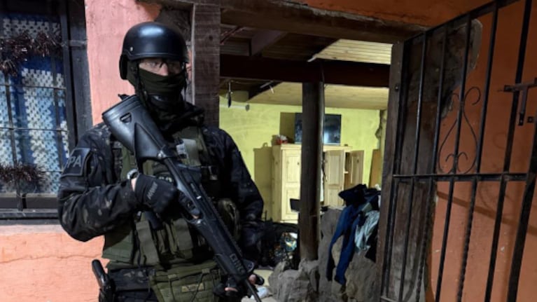 Los revisaron en un control y tenían droga: los detuvieron, allanaron sus casas y había más sustancias