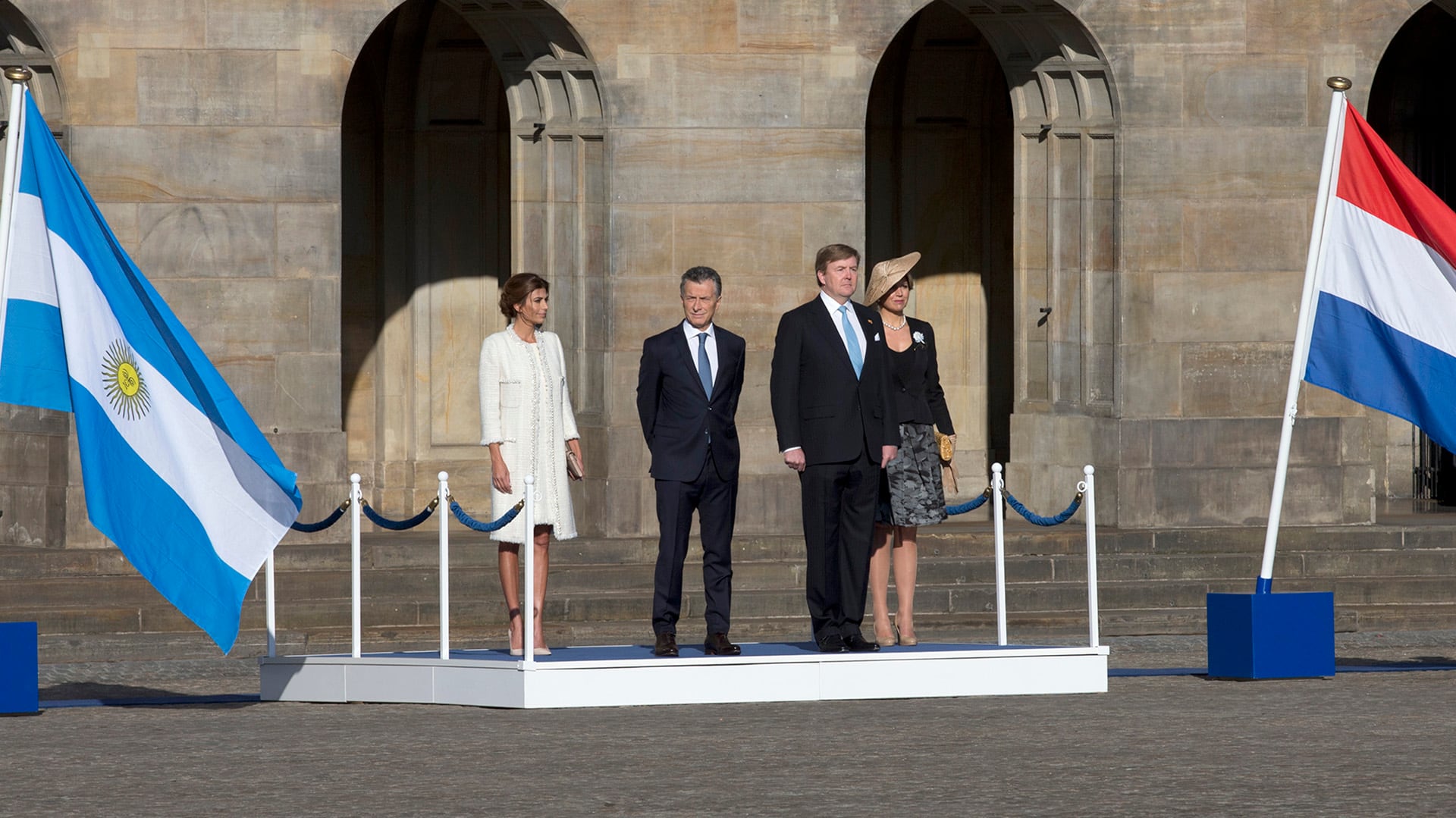 Los reyes de Holanda le dieron la bienvenida oficial a Macri y Awada.