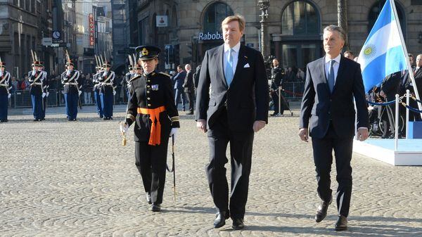 Los reyes de Holanda le dieron la bienvenida oficial a Macri y Awada.