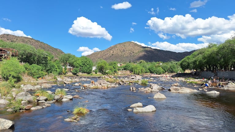 Los ríos cordobeses embellecieron luego de las lluvias y esperan más agua.