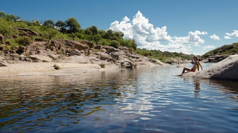 Los ríos de Mina Clavero son un imán para los días de calor. (Foto La Ruta Natural)