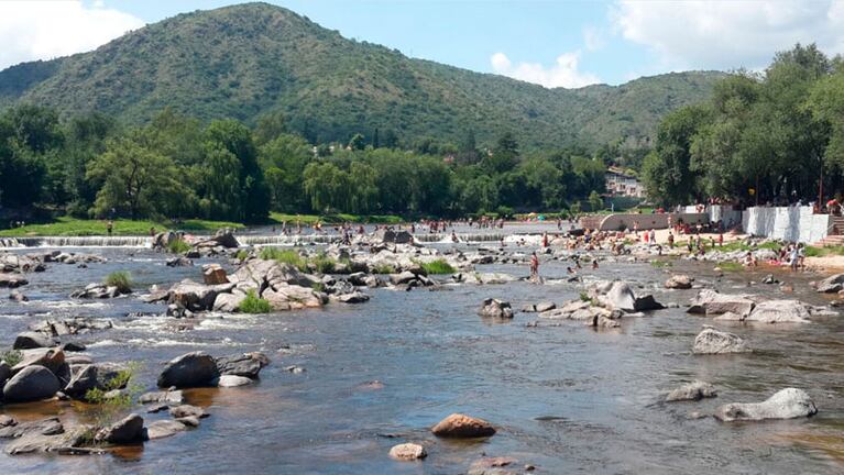 Los ríos serranos, una buena opción para pasar el calor. 