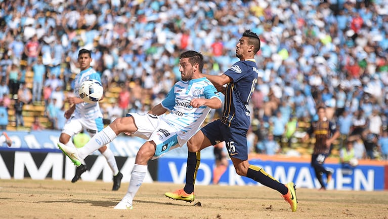 Los rosarinos fueron más que los de Alberdi en el Kempes y ganaron 2-0. Foto: Lucio Casalla / ElDoce.tv.