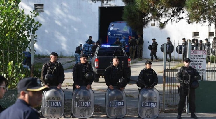 Los rugbiers se presentaron ante el juez y se retiraro abucheados por vecinos.