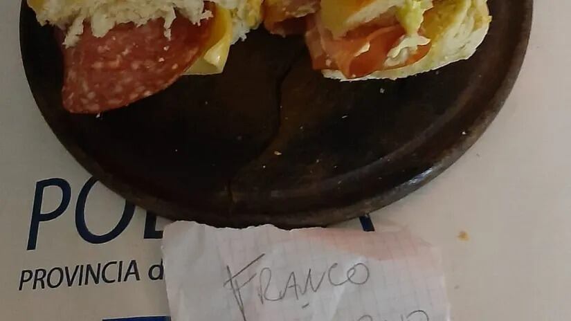 Los sándwiches de la polémica en Berisso.