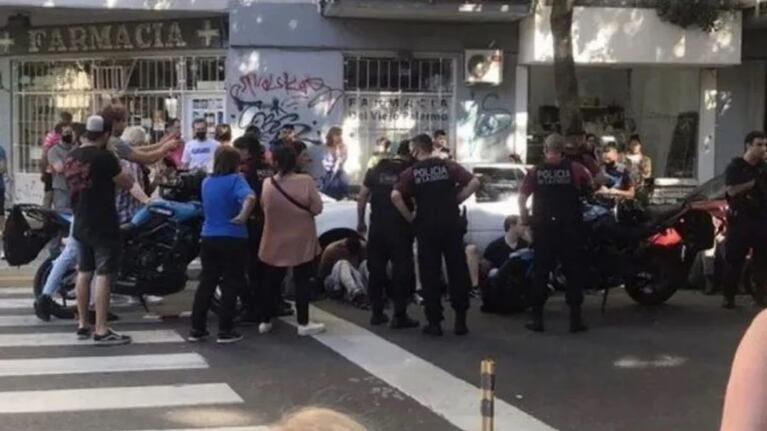 Los seis agresores fueron detenidos en el lugar del hecho, gracias a la intervención de un testigo.