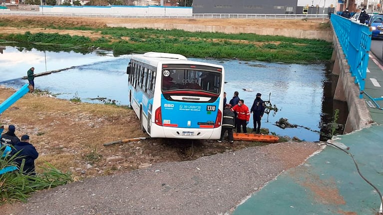Los seis pasajeros resultaron con heridas leves.