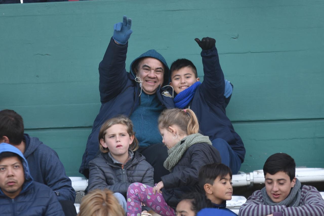 Los simpatizantes de la "T" alentaron a los jugadores en este frío domingo. Foto: Lucio Casalla/ElDoce.tv