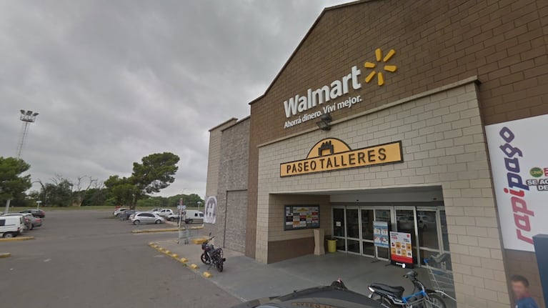 Los sospechosos fueron detenidos en el supermercado.