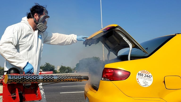 Los taxis fueron fumigados en las últimas horas cerca del aeropuerto.