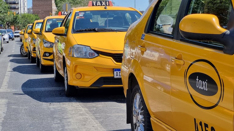 Los taxis pararon hasta la tarde del lunes.
