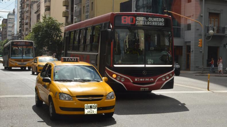 Los taxis ya subieron, los bondis subirán.