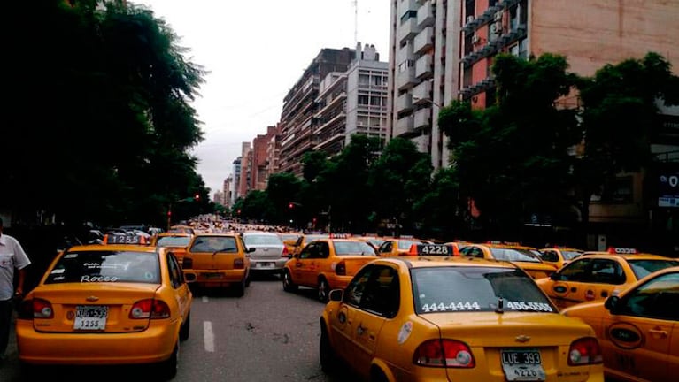 Los taxistas saldrán a las calles contra Uber.