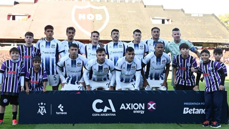 Los titulares de Talleres ante Atlético Tucumán en Rosario.