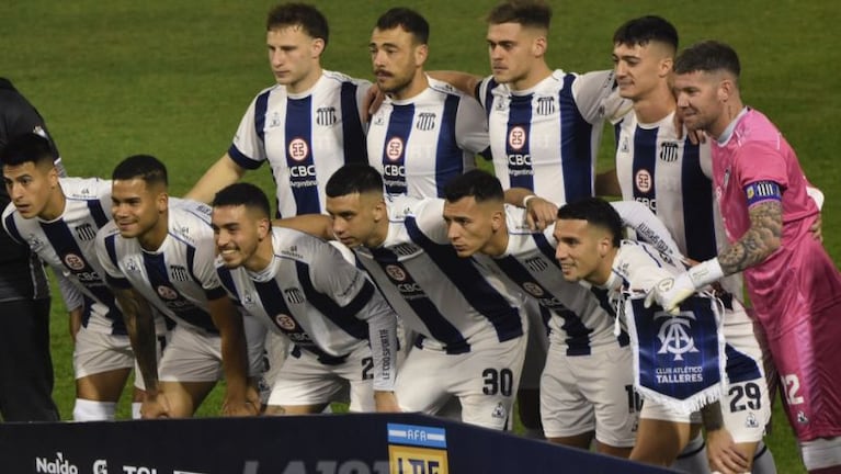 Los titulares de Talleres ante Vélez.