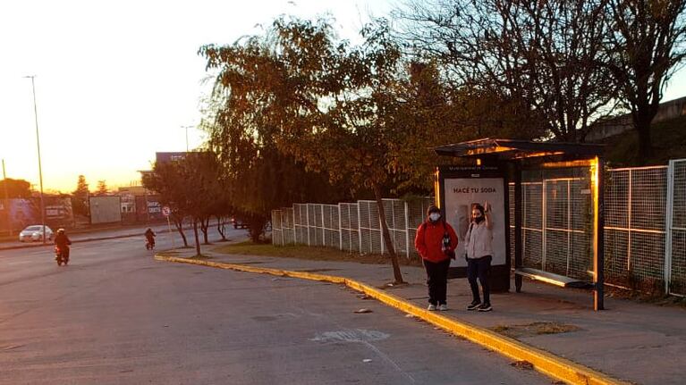 Los trabajadores esenciales, cada vez más complicados. Foto: Juan Pablo Lavisse/ElDoce.tv